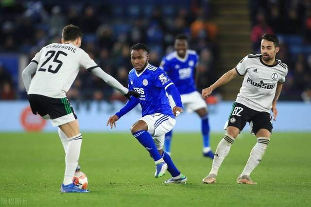 世界杯-阿根廷9分失点38分95分破门 2-0奥地利提前出线